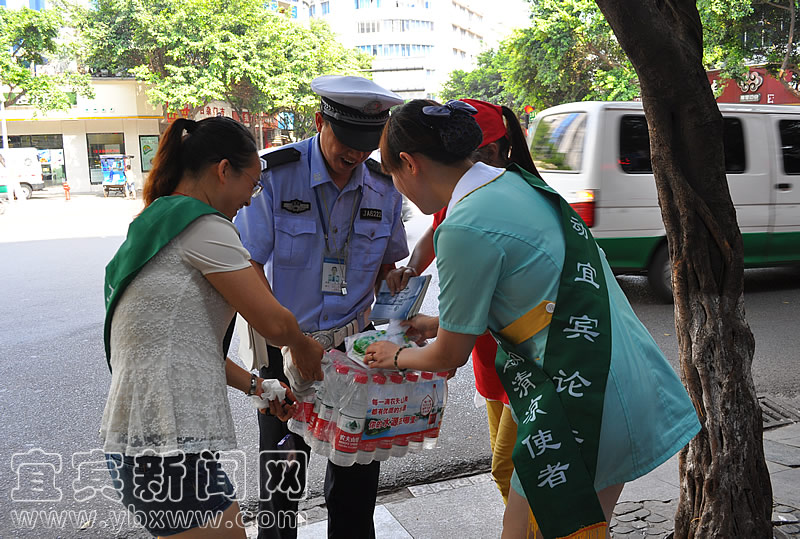 xinhua_sc_yibin20138122140287128412.jpg